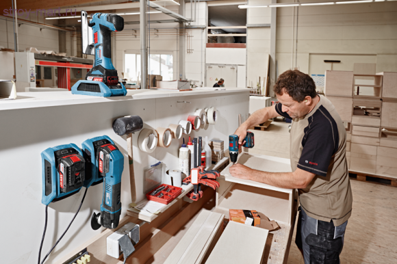 Аккумуляторная дрель-шуруповерт Bosch GSR 18 V-EC Professional - 06019D6105 Аккумуляторная дрель-шуруповерт Bosch GSR 18 V-EC Professional - 06019D6105