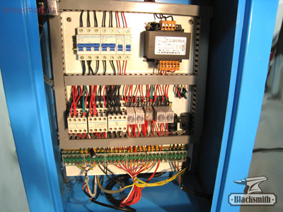 Станок для торсировки, скручивания и ковки Blacksmith UNV3-02 Станок для торсировки, скручивания и ковки Blacksmith UNV3-02