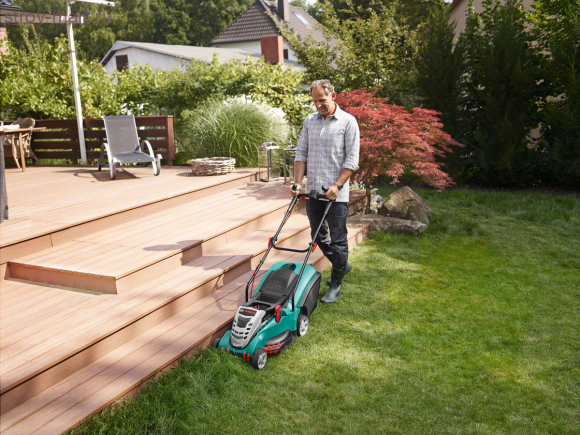 Аккумуляторная газонокосилка Bosch Rotak 43 LI 06008A4507 Аккумуляторная газонокосилка Bosch Rotak 43 LI 06008A4507