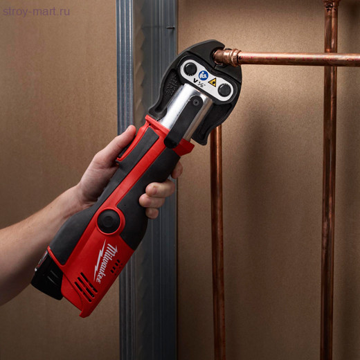 Аккумуляторный гидравлический инструмент для обжимки труб MILWAUKEE M12 HPT-202C 4933443085 Аккумуляторный гидравлический инструмент для обжимки труб MILWAUKEE M12 HPT-202C 4933443085